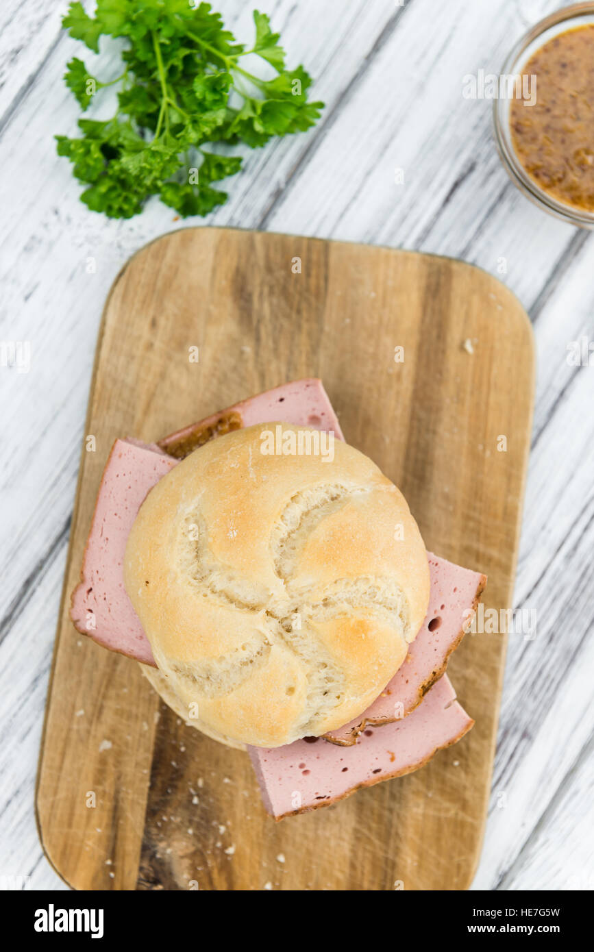 Leberkaese su un sfondo vintage come dettagliato di close-up shot (messa a fuoco selettiva) Foto Stock