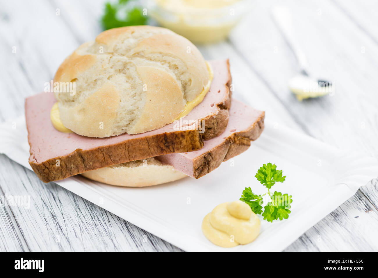 Leberkaese su un sfondo vintage come dettagliato di close-up shot (messa a fuoco selettiva) Foto Stock