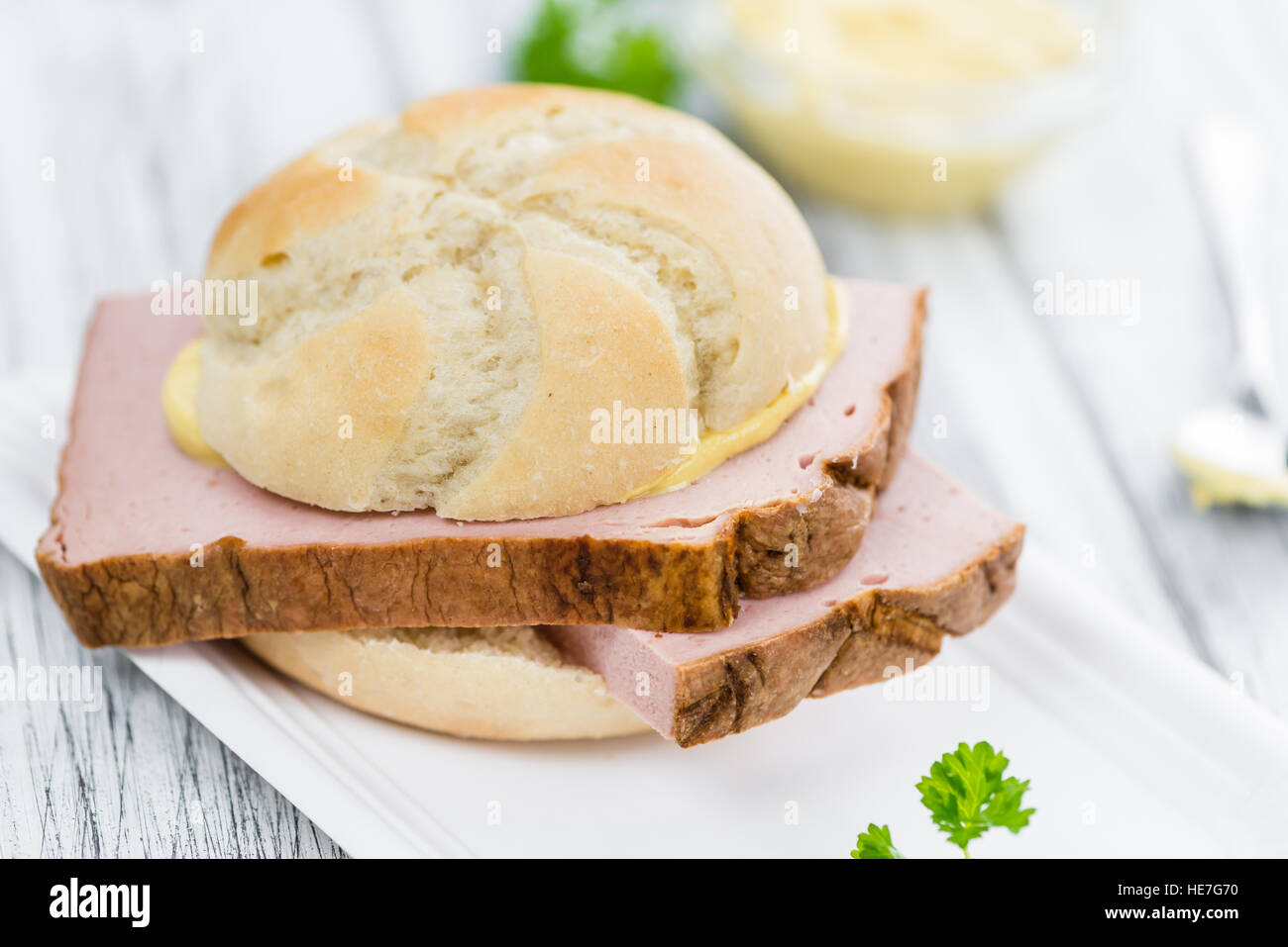 Leberkaese su un sfondo vintage come dettagliato di close-up shot (messa a fuoco selettiva) Foto Stock