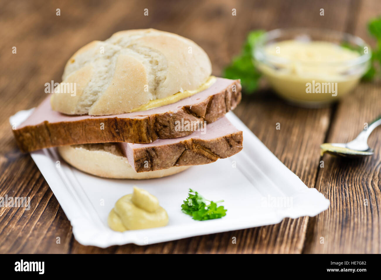 Leberkaese su un sfondo vintage come dettagliato di close-up shot (messa a fuoco selettiva) Foto Stock