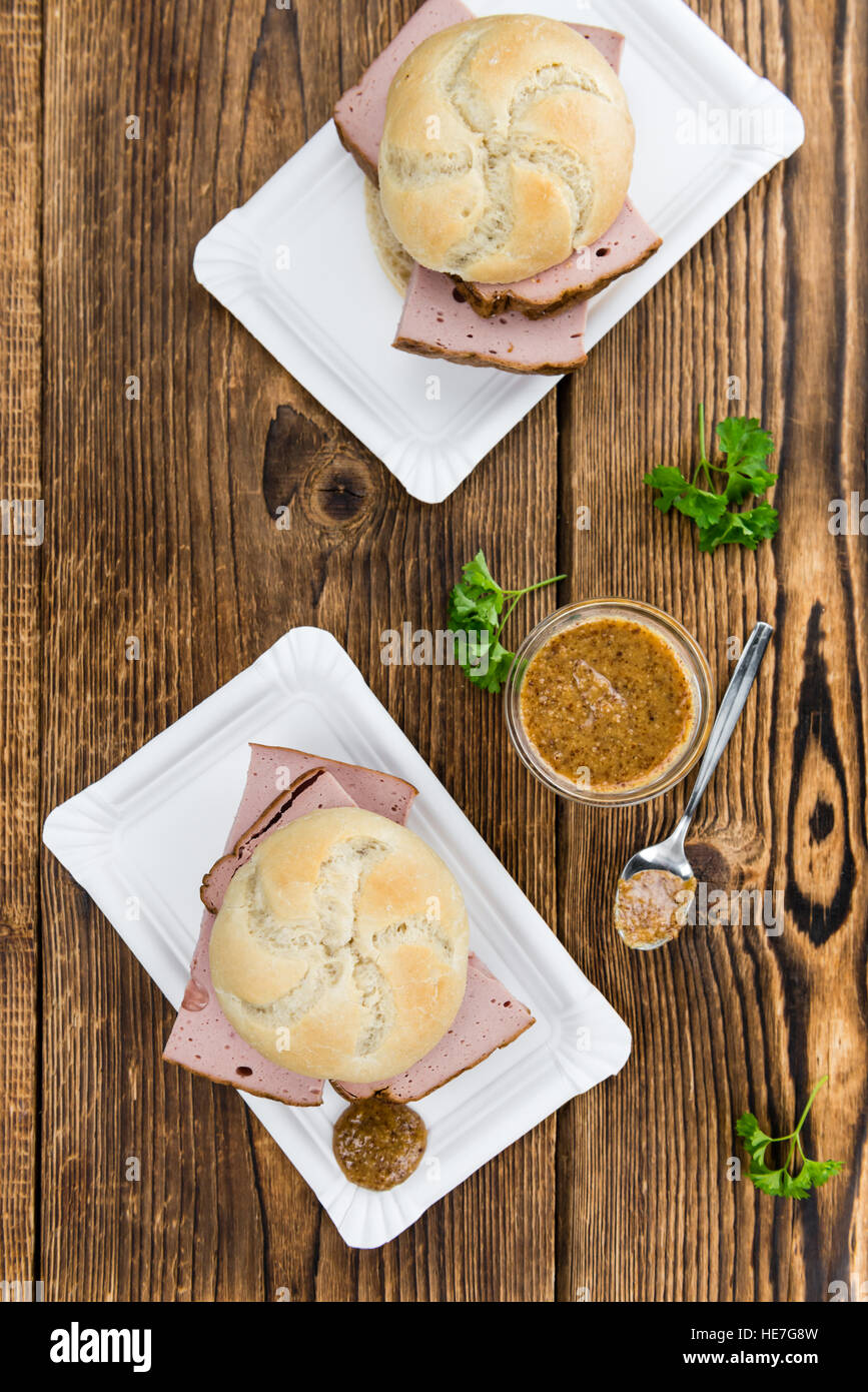 Leberkaese su un sfondo vintage come dettagliato di close-up shot (messa a fuoco selettiva) Foto Stock