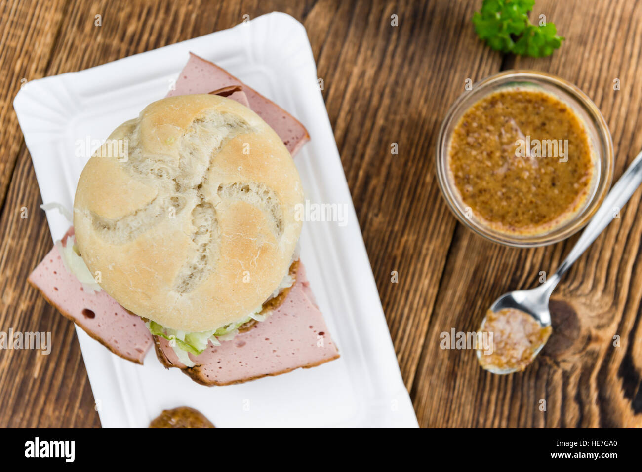 Leberkaese su un sfondo vintage come dettagliato di close-up shot (messa a fuoco selettiva) Foto Stock