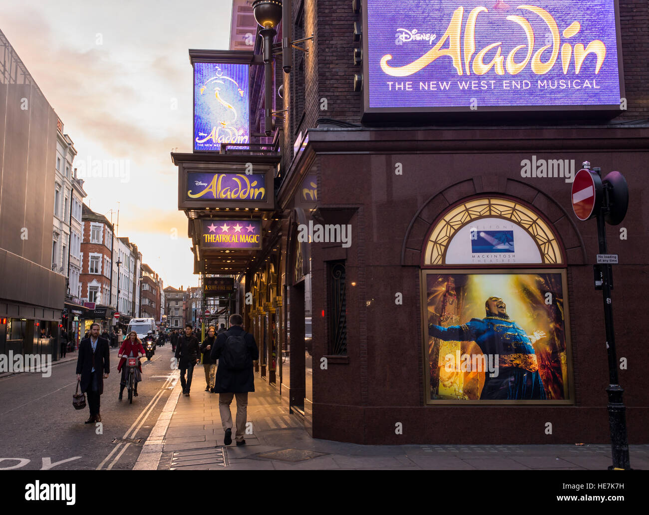 Street View di Prince Edward Theatre in old compton Street, Soho, Londra uk. ora giocando ad Aladdin, Disney's new musical. Foto Stock