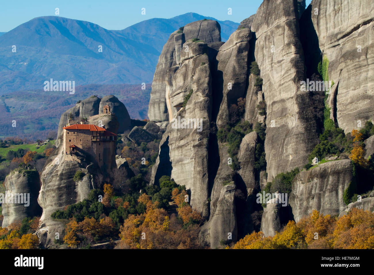 Appendere il monastero di Meteora di Kalampaka in Grecia. La meteora area è sulla lista del Patrimonio Mondiale dell'UNESCO dal 1988 Foto Stock