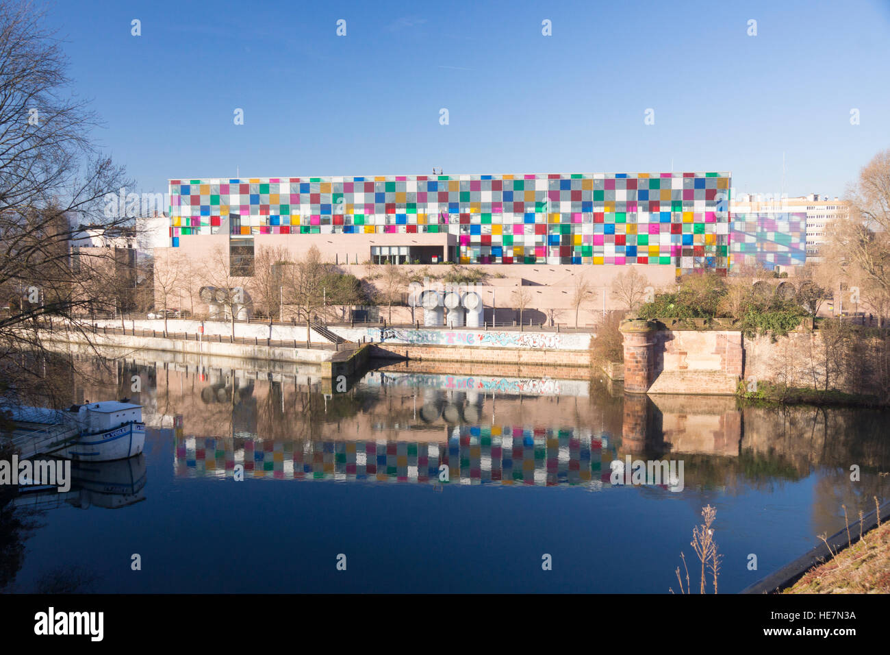 Museo d'Arte moderna e Contemporanea di Strasburgo (Musée d'Art moderne et Contemporain) nel centro di Strasburgo nel mese di dicembre. Alsazia, Francia Foto Stock