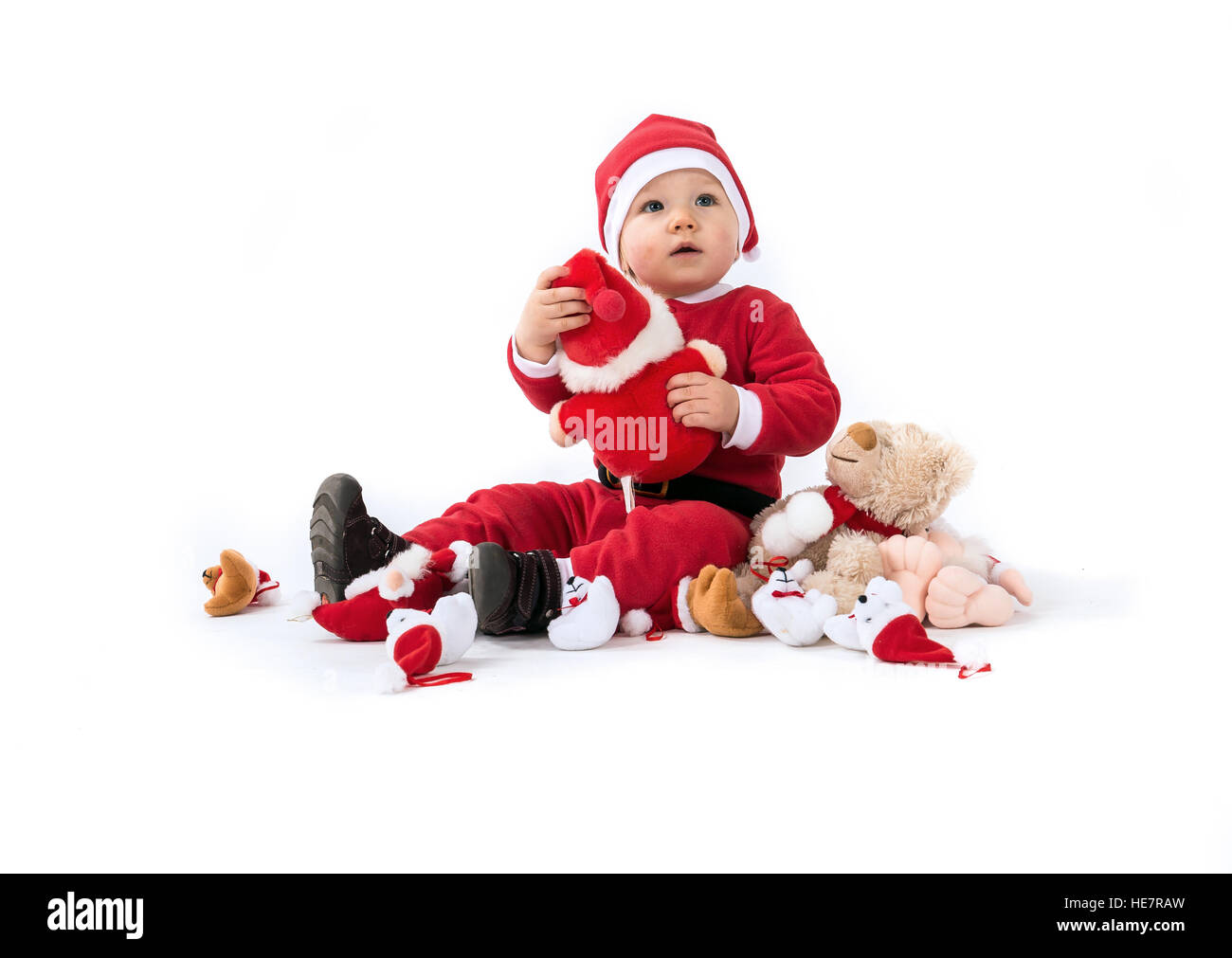 Studio shot di un bambino vestiti da Babbo Natale con i giocattoli morbidi Foto Stock