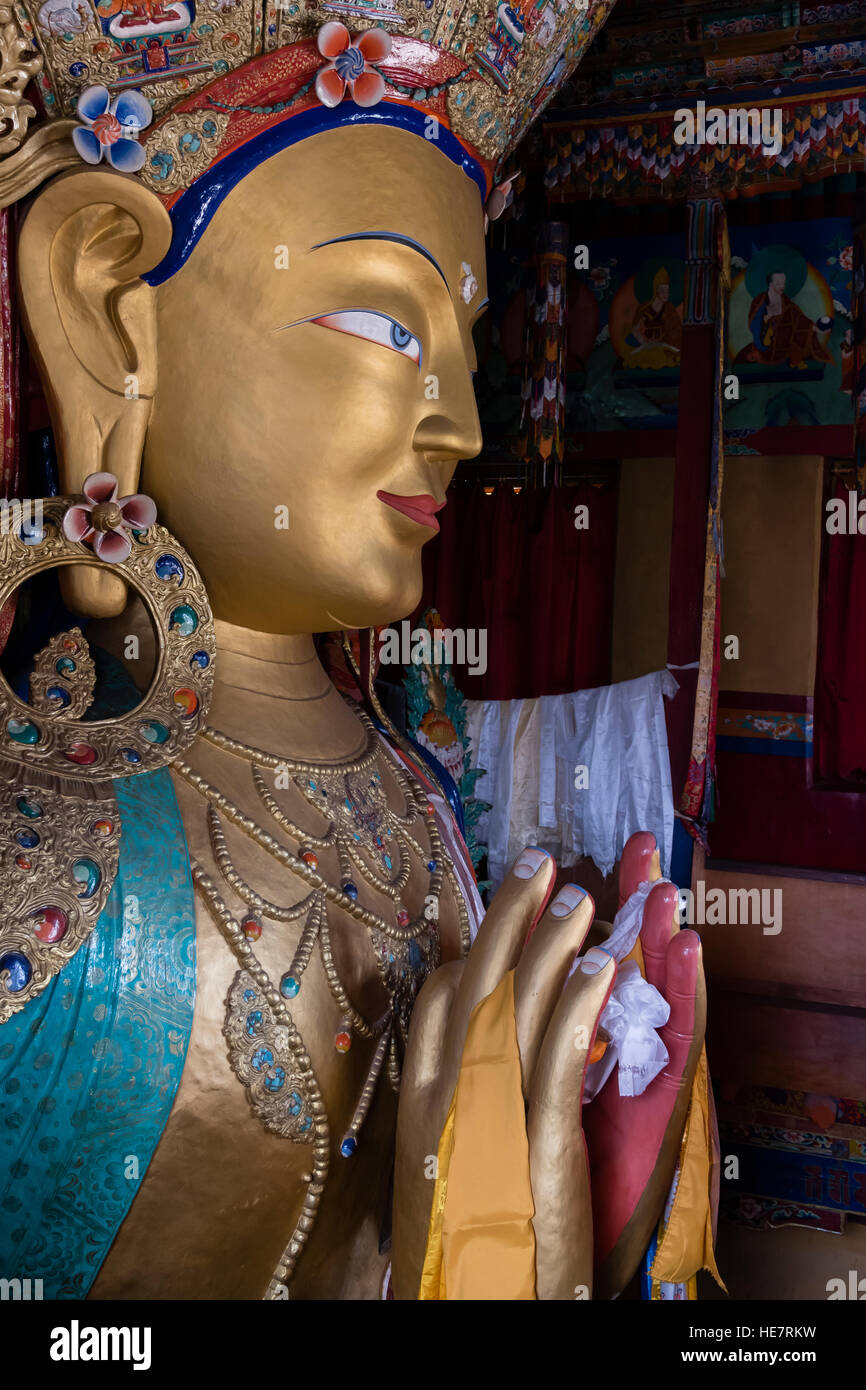 Statua di Buddha Maitreya nel monastero di Thiksay Foto Stock