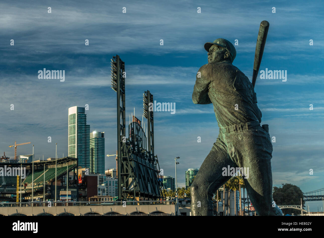 Statua di Willie McCovey lungo San Francisco Giants Stadium, AT&T Park Foto Stock Statua di Willie McCovey lungo San Francisco Giants Stadium, AT&T Park Foto Stock