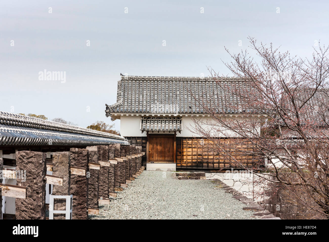 Giappone, Castello di Kumamoto. Hitsuji Saru Yagura, su un unico piano torretta, con gradini in pietra e Ishigaki in pietra e pareti dobei. Prima del terremoto del 2016. Foto Stock