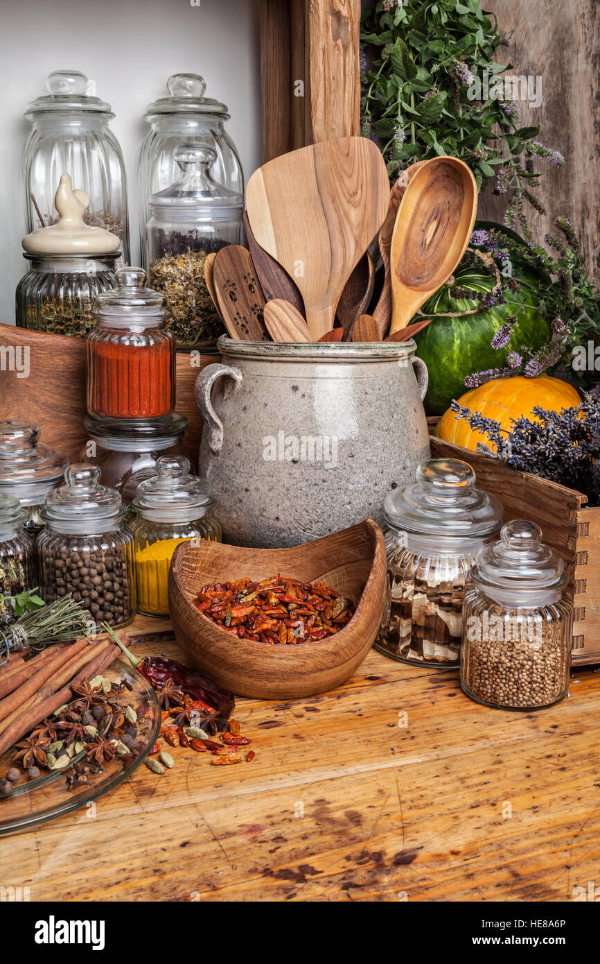Le erbe aromatiche essiccate e le spezie Foto Stock