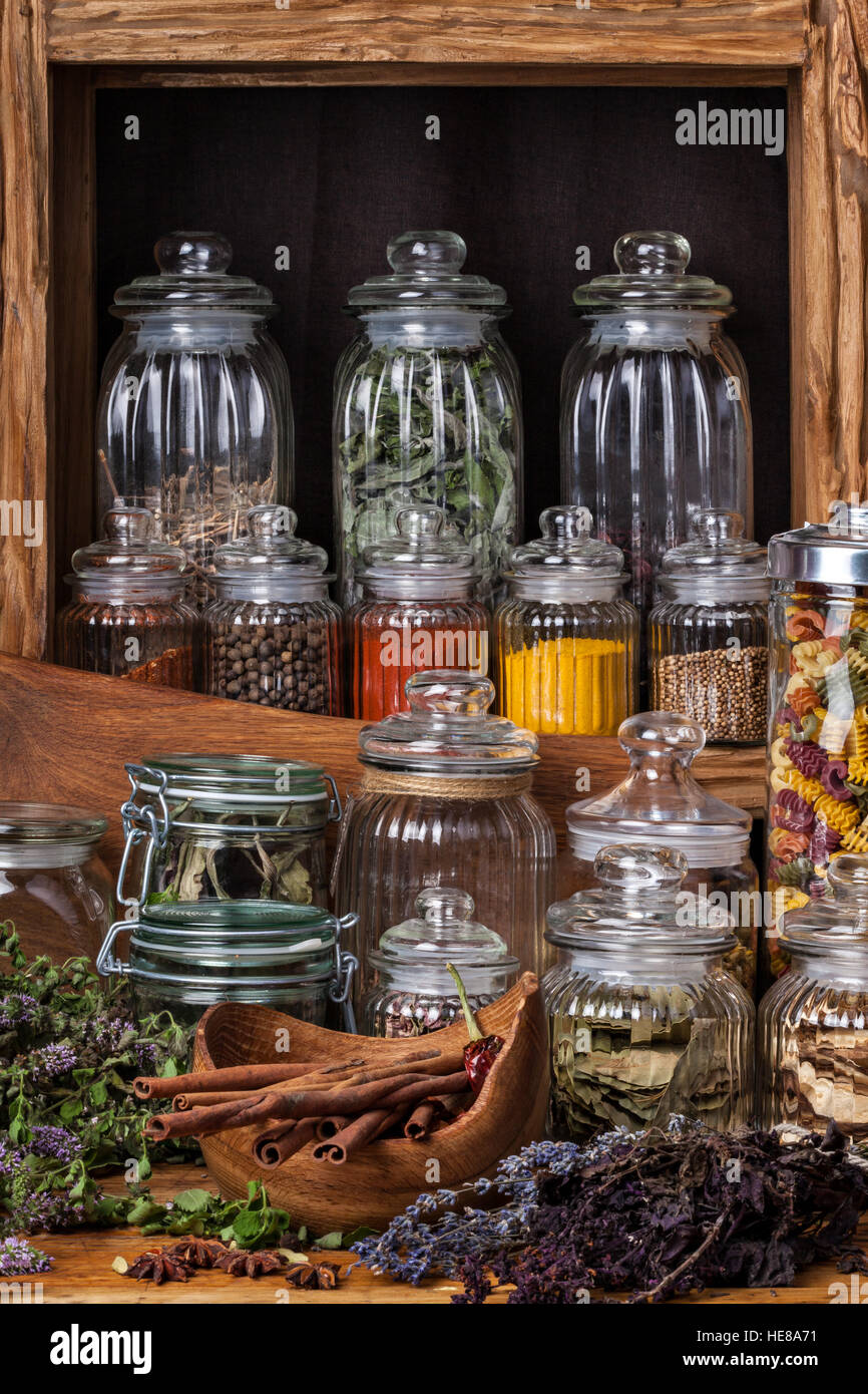 Le erbe aromatiche essiccate e le spezie Foto Stock