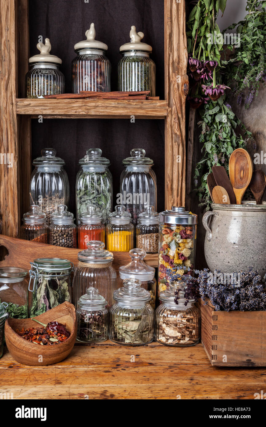 Le erbe aromatiche essiccate e le spezie Foto Stock
