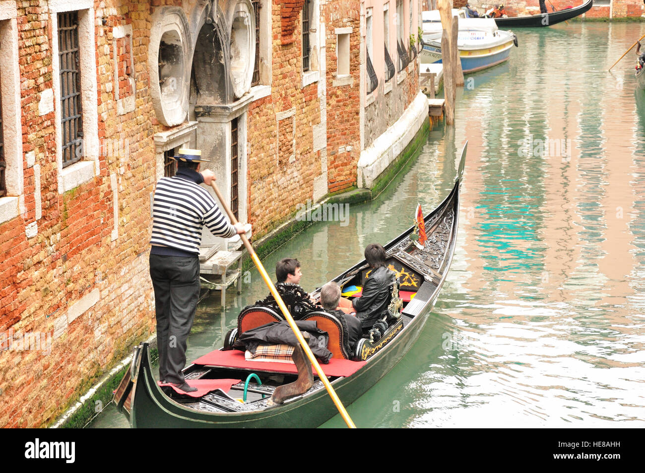 Gondola il piccolo traghetto di Venezia Foto Stock