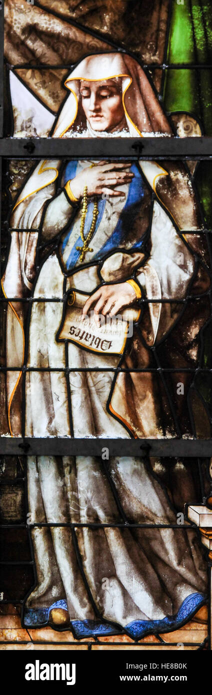 Vetrata raffigurante Francesca di Roma (Santa Francesca Romana,1384 -1440), un Italiano saint, mistico e Oblati Benedettini, nella Cattedrale Foto Stock