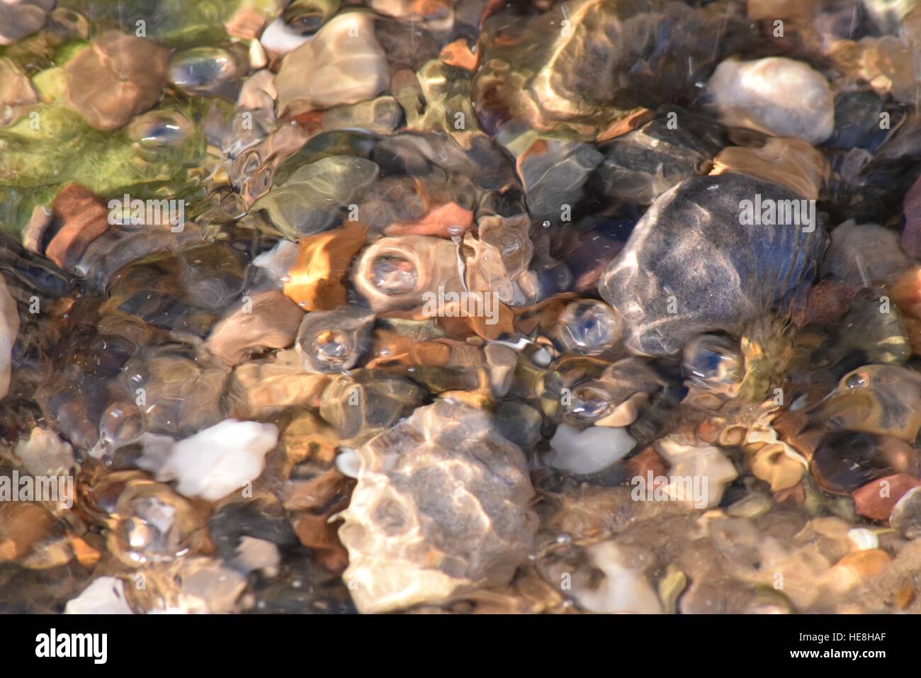 Ciottoli sotto il mare Foto Stock