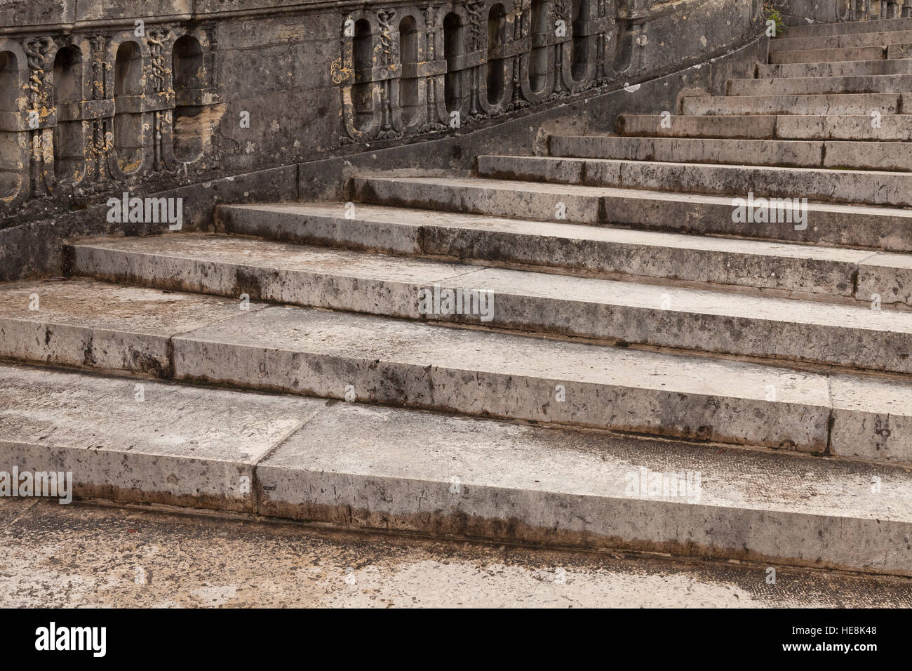 Scale di antiquariato nel castello di Fontainebleau, Francia. Foto Stock