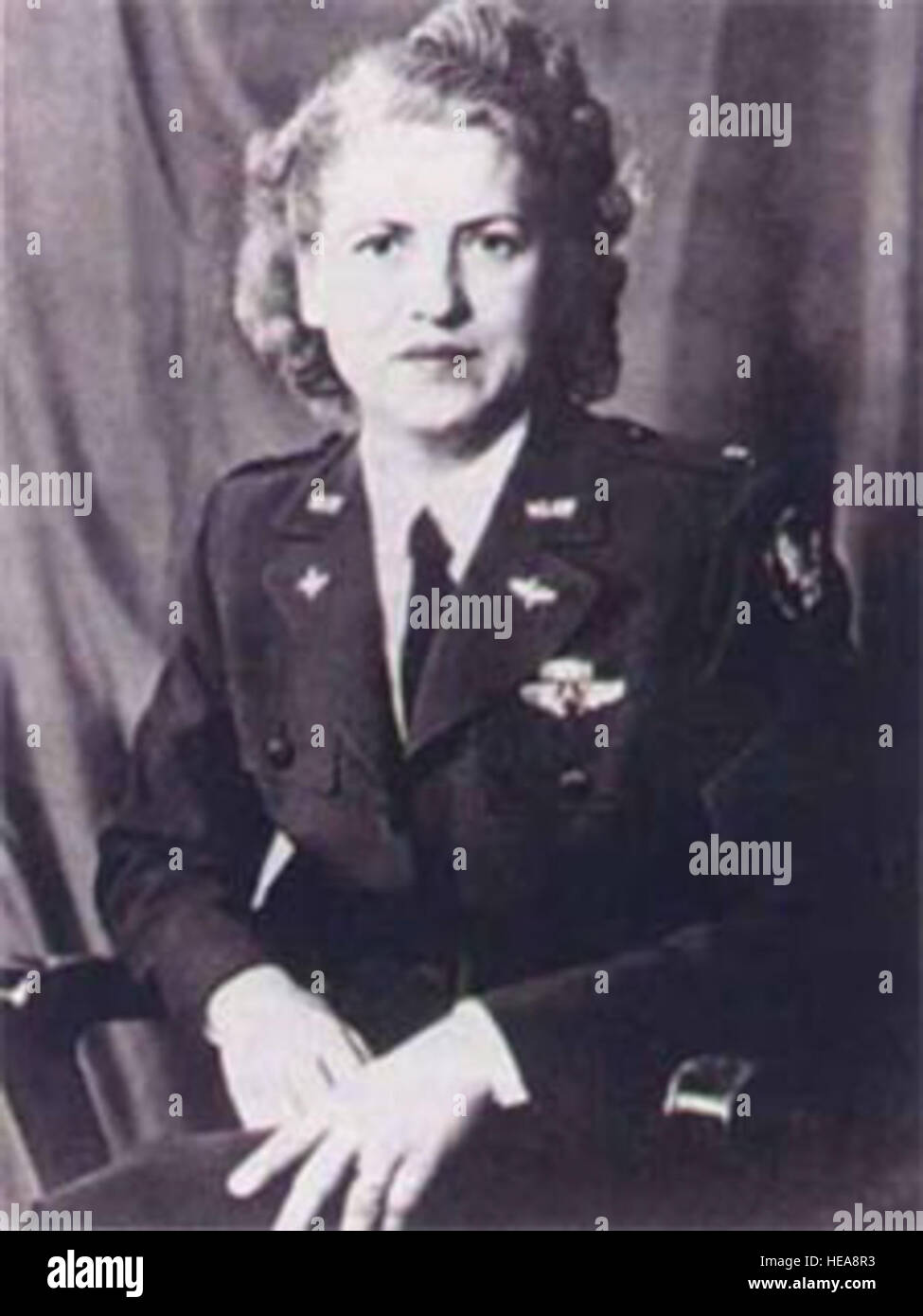 Jacqueline "Jackie' Cochran è stato un leader aviatrice che hanno promosso un indipendente Air Force ed era il direttore di donne a battenti la formazione per le donne il servizio militare di piloti programma durante la Seconda Guerra Mondiale. Ella si è svolta più velocità, altitudine e record di distanza rispetto a qualsiasi altro maschio o femmina pilota nella storia dell'aviazione al momento della sua morte il 10 agosto 1980. Foto Stock