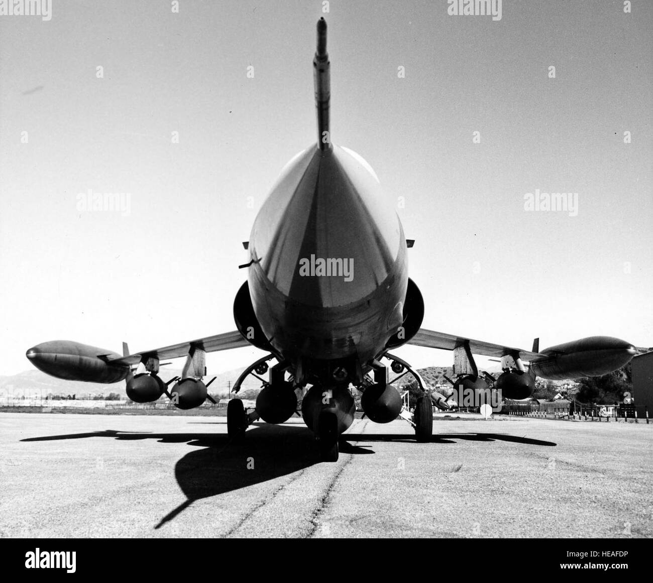 Lockheed F-104G mostra piena magazzini esterni di carico. (U.S. Air Force foto) Foto Stock