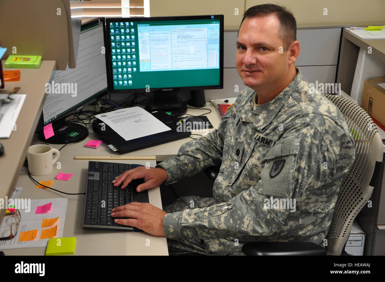 Lt. Col. Rick Skeen è un funzionario contraente per la missione e installazione comando contraente a base comune San Antonio-Fort Sam Houston. Egli gestisce il pre e post-aggiudicazione degli appalti, azioni conduce ricerche di mercato e sviluppa strategie di acquisizione e i piani che supportano direttamente i soldati e le loro famiglie. Foto Stock