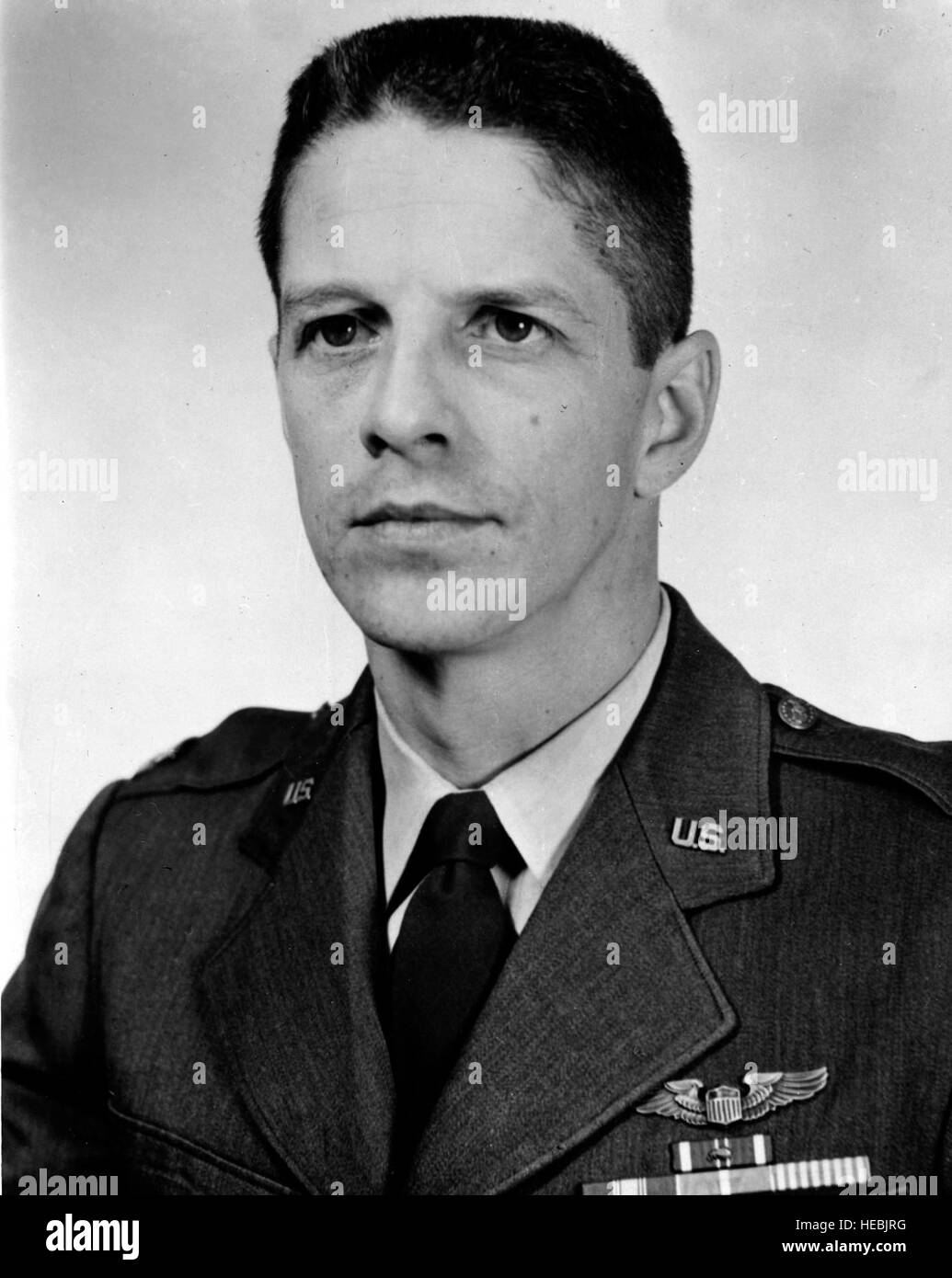 Principali Rudolph Anderson, Jr. è stato abbattuto e ucciso a Cuba durante il mese di ottobre 1962 crisi. Egli stava volando a U-2 da McCoy AFB, Fl., e fu portato verso il basso da un sovietico SA-2 missile. Anderson postumo è stato assegnato il primo Air Force Cross che era stata creata nel 1960. Anderson e altri Strategic Air Command e Tactical Air Command piloti provvisto di foto che ha dato il leader degli Stati Uniti le informazioni cruciali e hanno dimostrato al mondo che offensiva di missili nucleari sono stati collocati in Cuba. (U.S. Air Force foto) Foto Stock