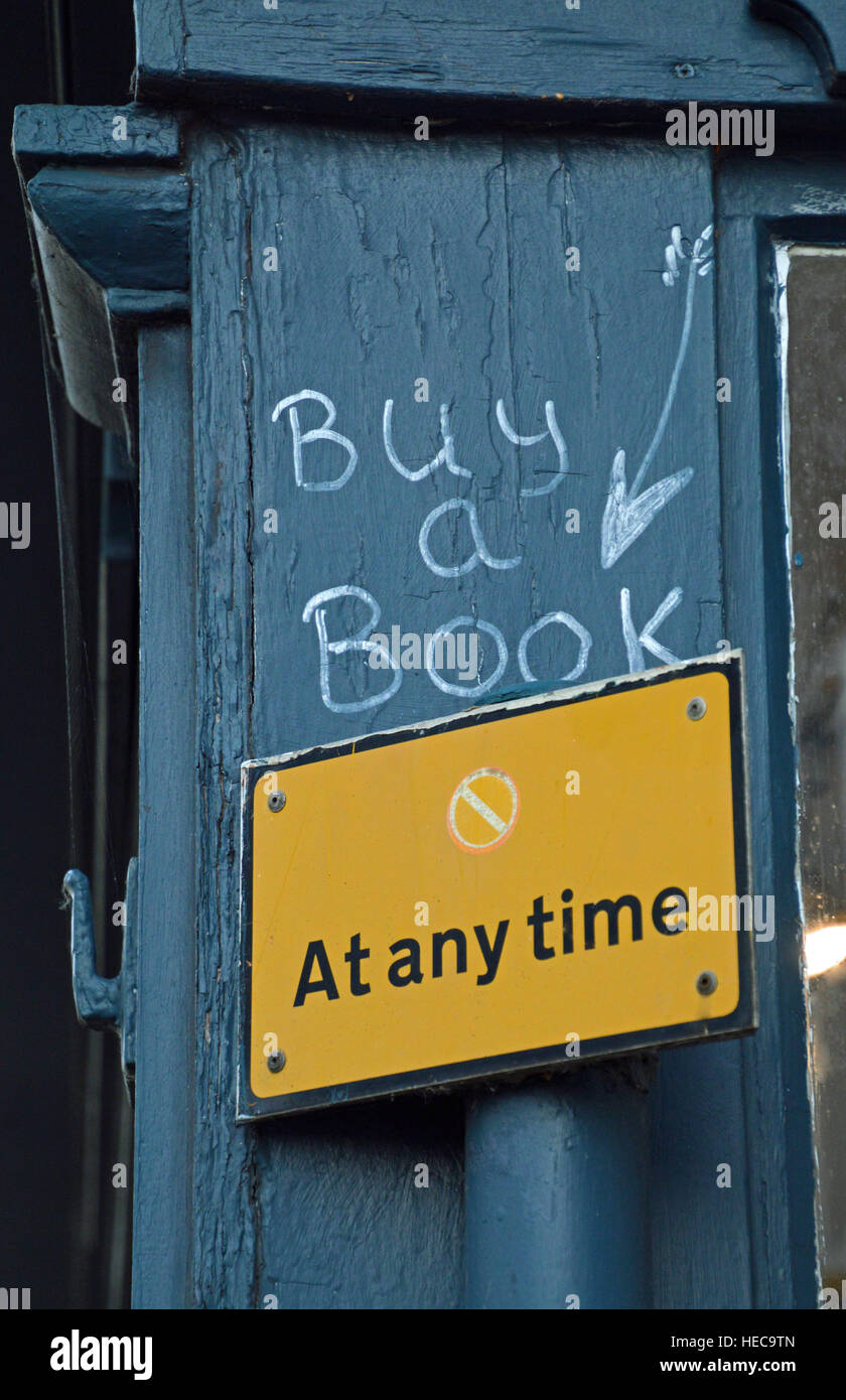 Graffiti sul lato del bookshop in Hay-on-Wye, POWYS, GALLES Foto Stock