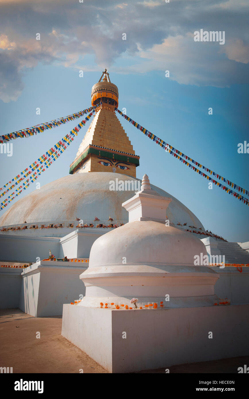 Vista serale di Bodhnath stupa - Kathmandu - Nepal Foto Stock