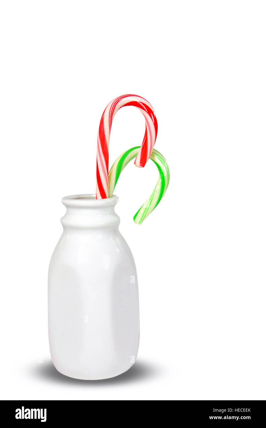 Rosso e verde di Natale candy canes rétro bottiglia di latte isolato su bianco Foto Stock