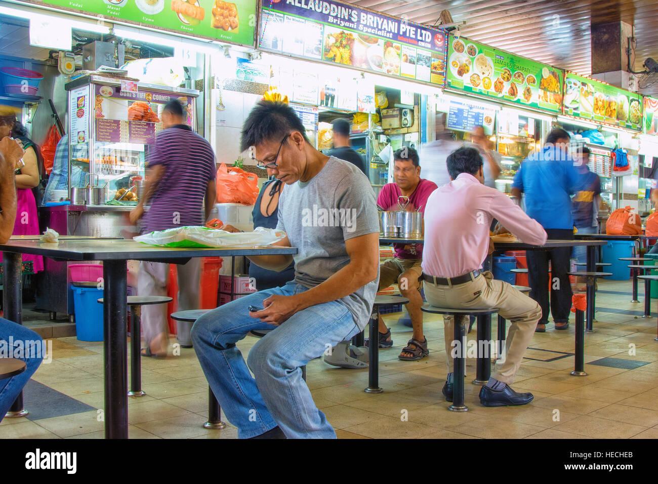 Centro Hawker Food bancarelle del mercato Tekka sulla Serangoon Road, Little India, Singapore Foto Stock