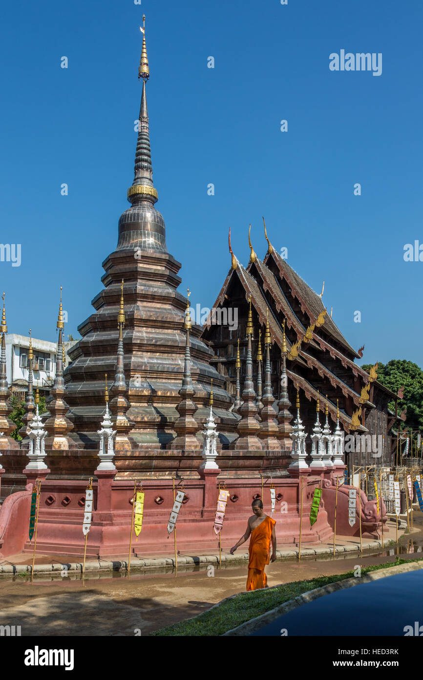 Lo stupa di legno e il tempio di Wat Phantao nella città di Chiang Mai nel nord della Thailandia. Foto Stock