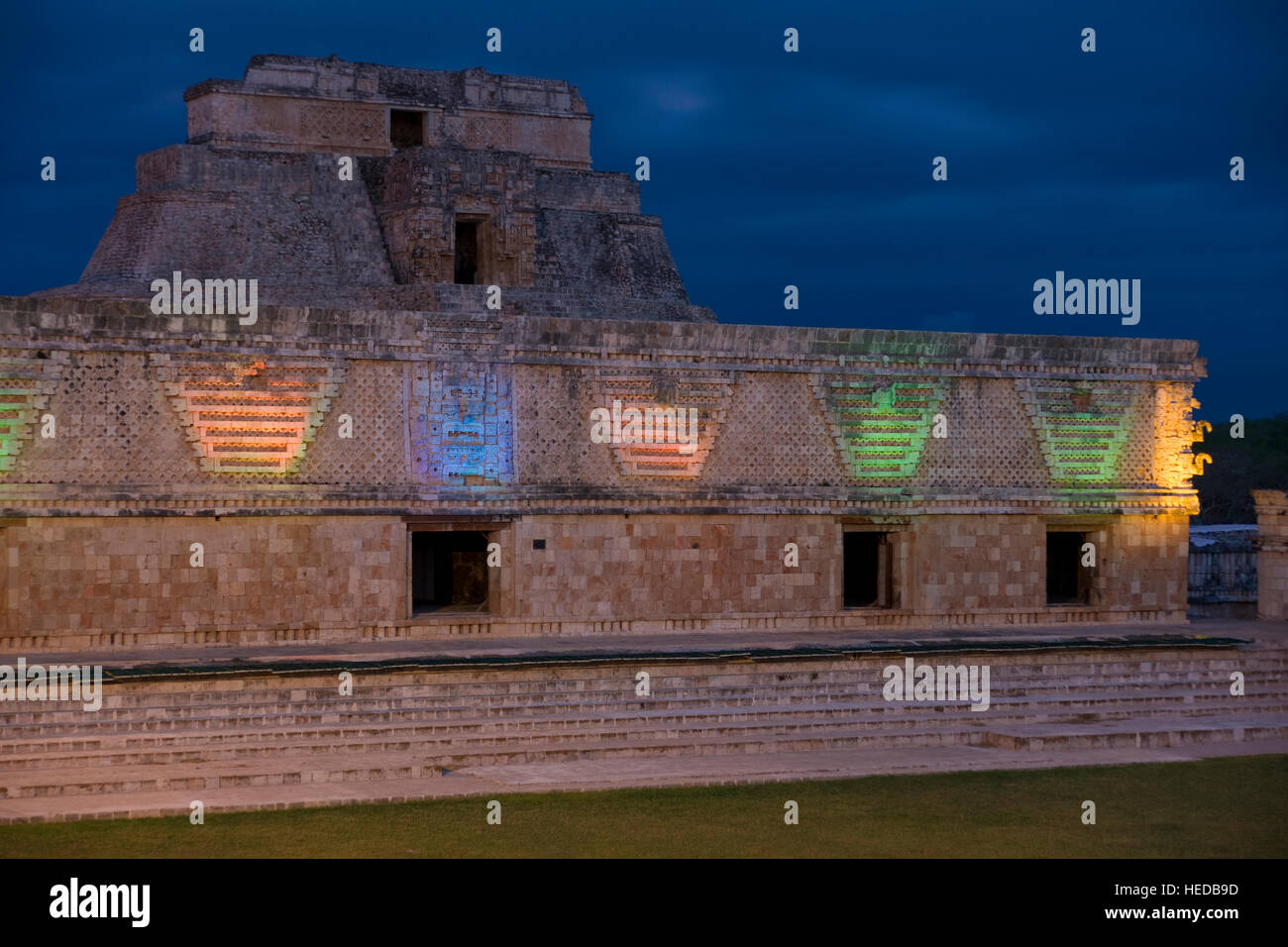 Uxmal, antica città Maya, sito storico all'alba, Yucatan, Messico Foto Stock