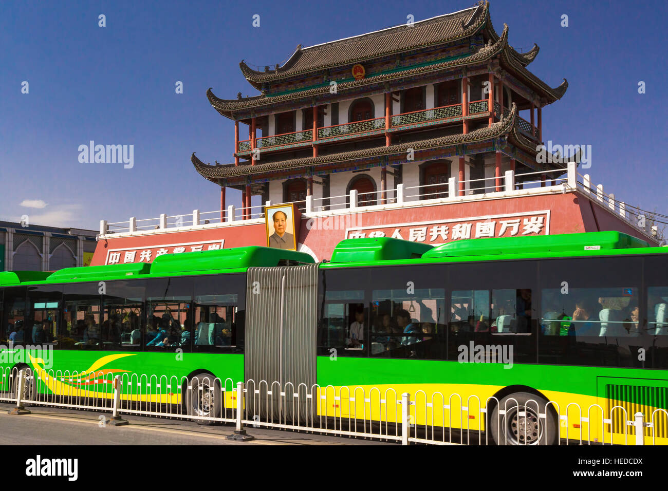 BRT bus, Nanmen Tower, Yinchuan, Ningxia, Cina Foto Stock