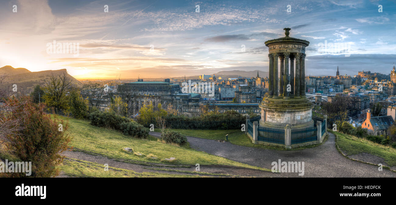 Calton Hill pilastri a sunrise. Edimburgo, Scozia Foto Stock