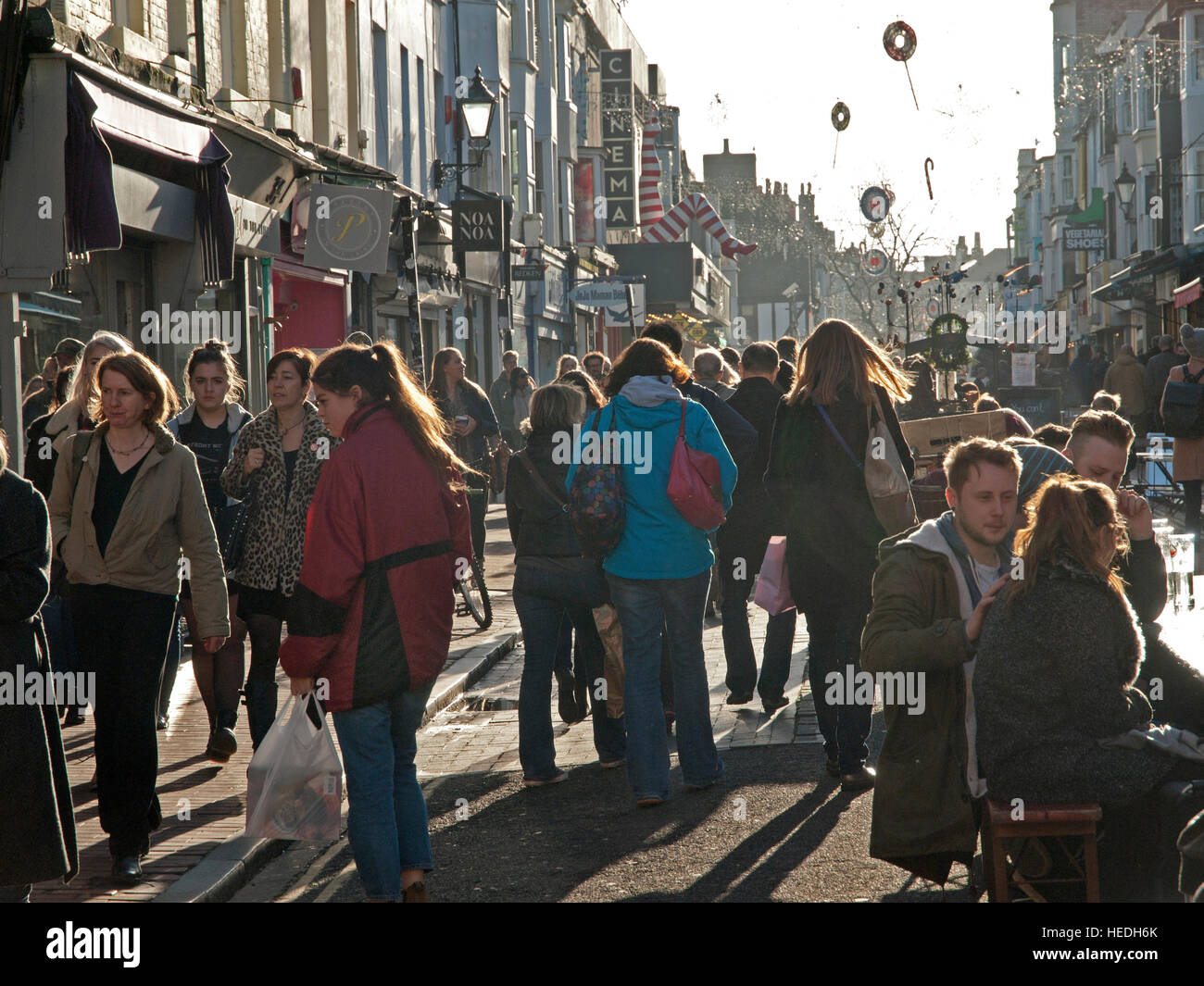 Una giornata impegnativa in Gardner Street, Brighton Foto Stock