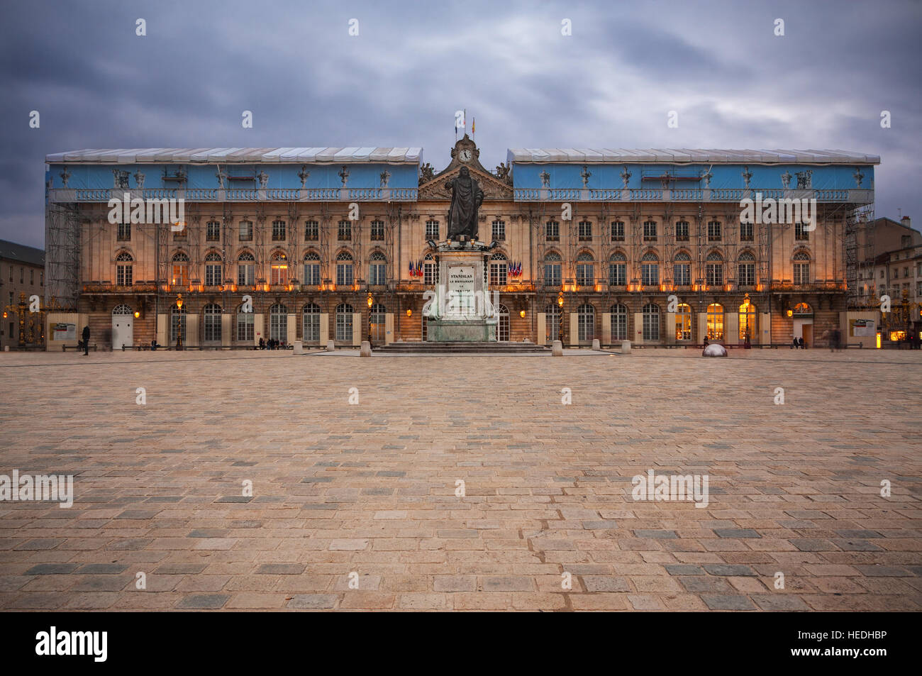 Nancy, Francia: Monumento a Stanisław Leszczyński al posto Stanisław (Stanisław Square) al tramonto. Foto Stock