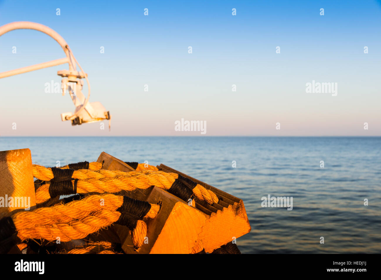 Canale di Piombino incrocio con ferry boat in estate Foto Stock