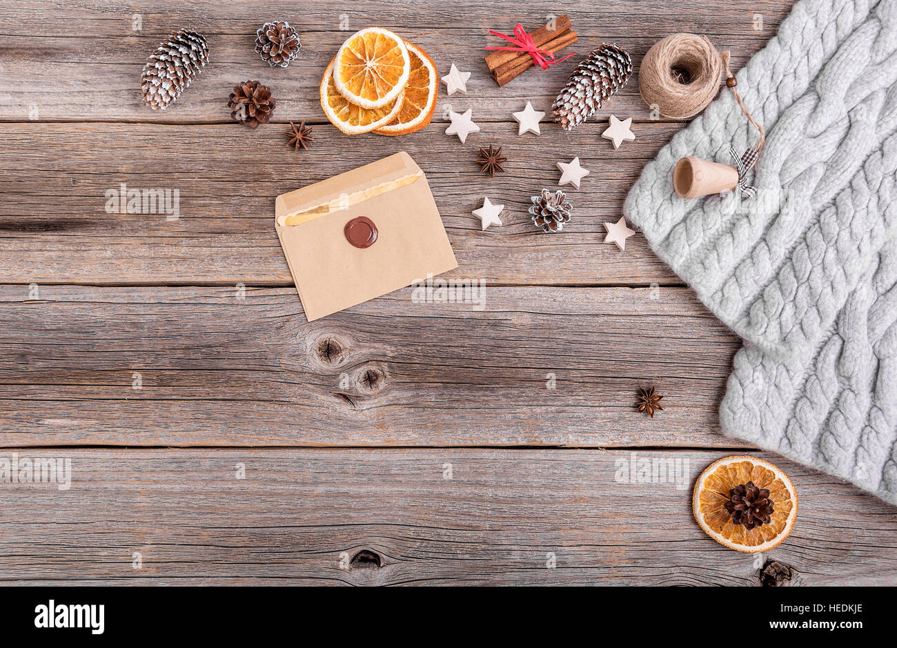 Inverno ancora in vita su tavole di legno. Foto Stock