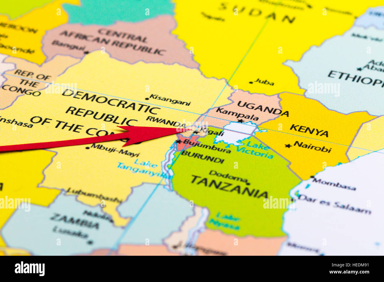 Freccia rossa che indica il Ruanda sulla mappa del continente africano Foto Stock