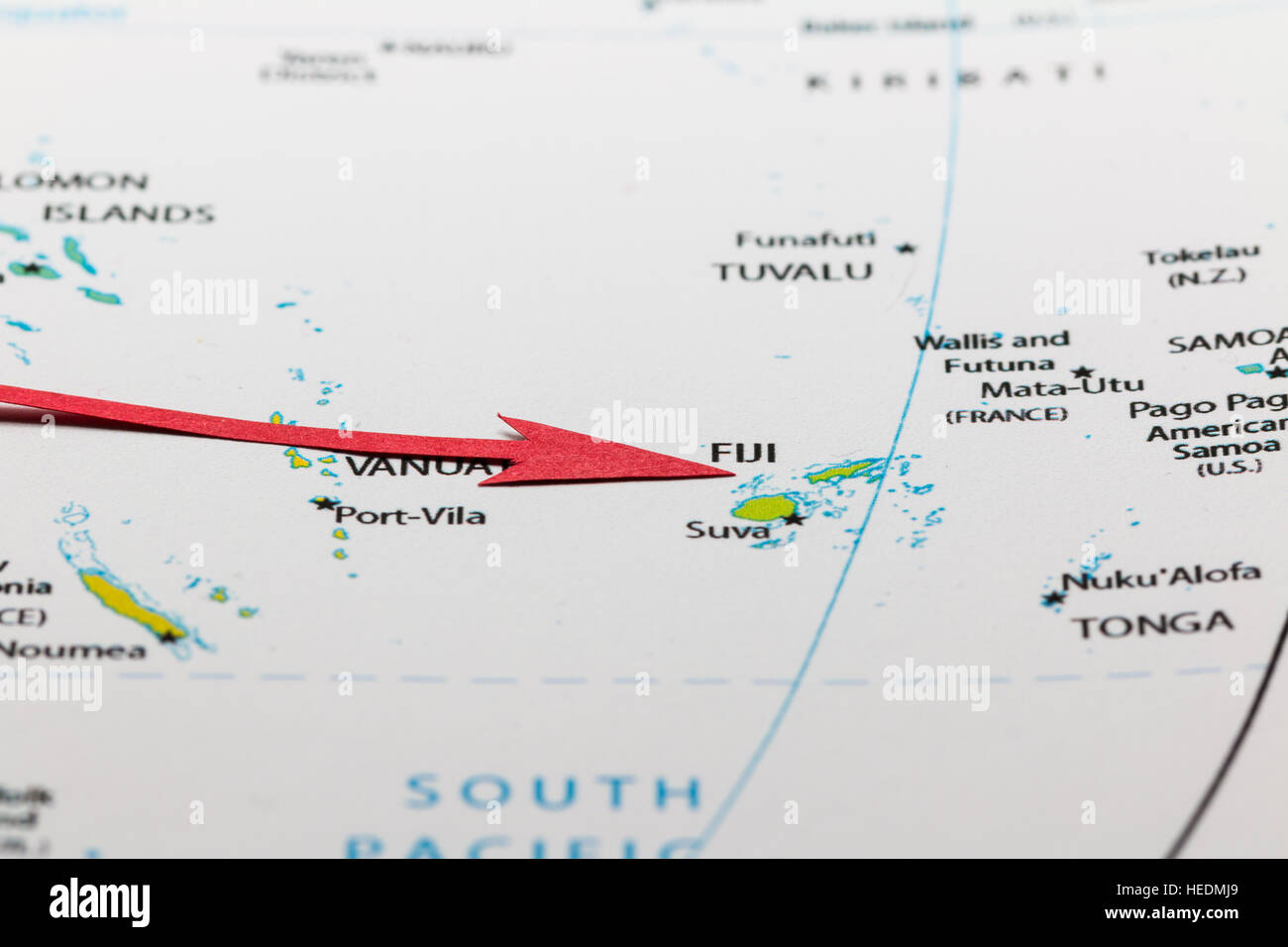 Freccia rossa che indica le isole Figi Isole sulla mappa di oceano pacifico Foto Stock