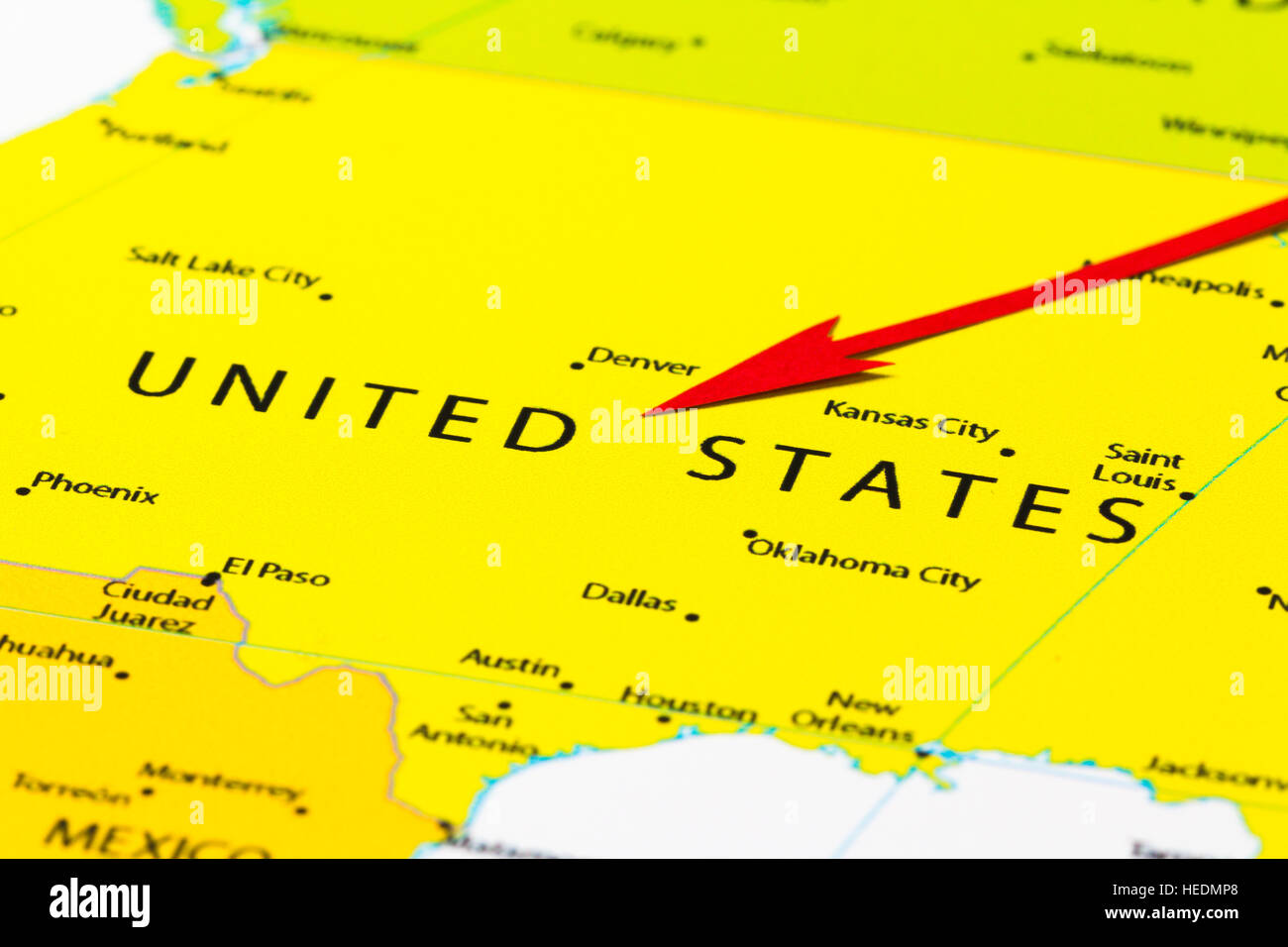 Freccia rossa che indica gli stati uniti d'America sulla mappa del nord america continente Foto Stock