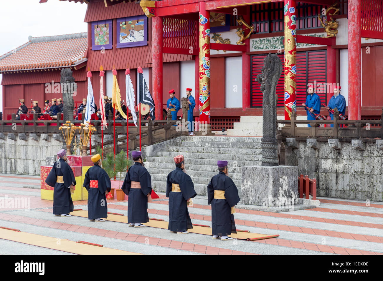 Okinawa, Giappone - 02 Gennaio 2015: vestite di persone presso il tradizionale nuovo anno celebrazione a Shuri-jo il Castello Foto Stock