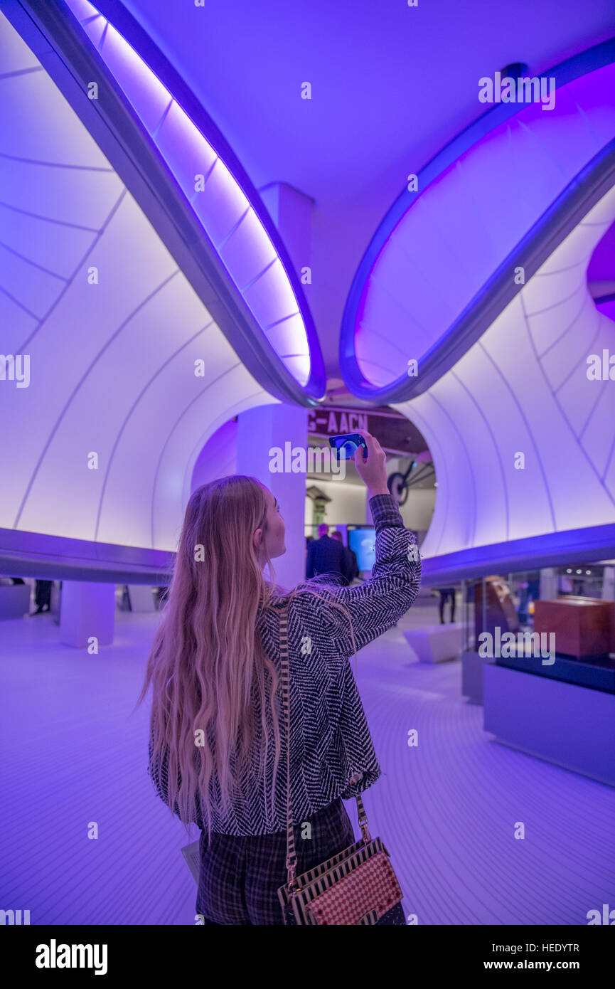 Museo della Scienza di Londra, Regno Unito. Il 7 dicembre 2016. Matematica Il Winton Galleria, premere Anteprima, progettato da Zaha Hadid Architects Foto Stock