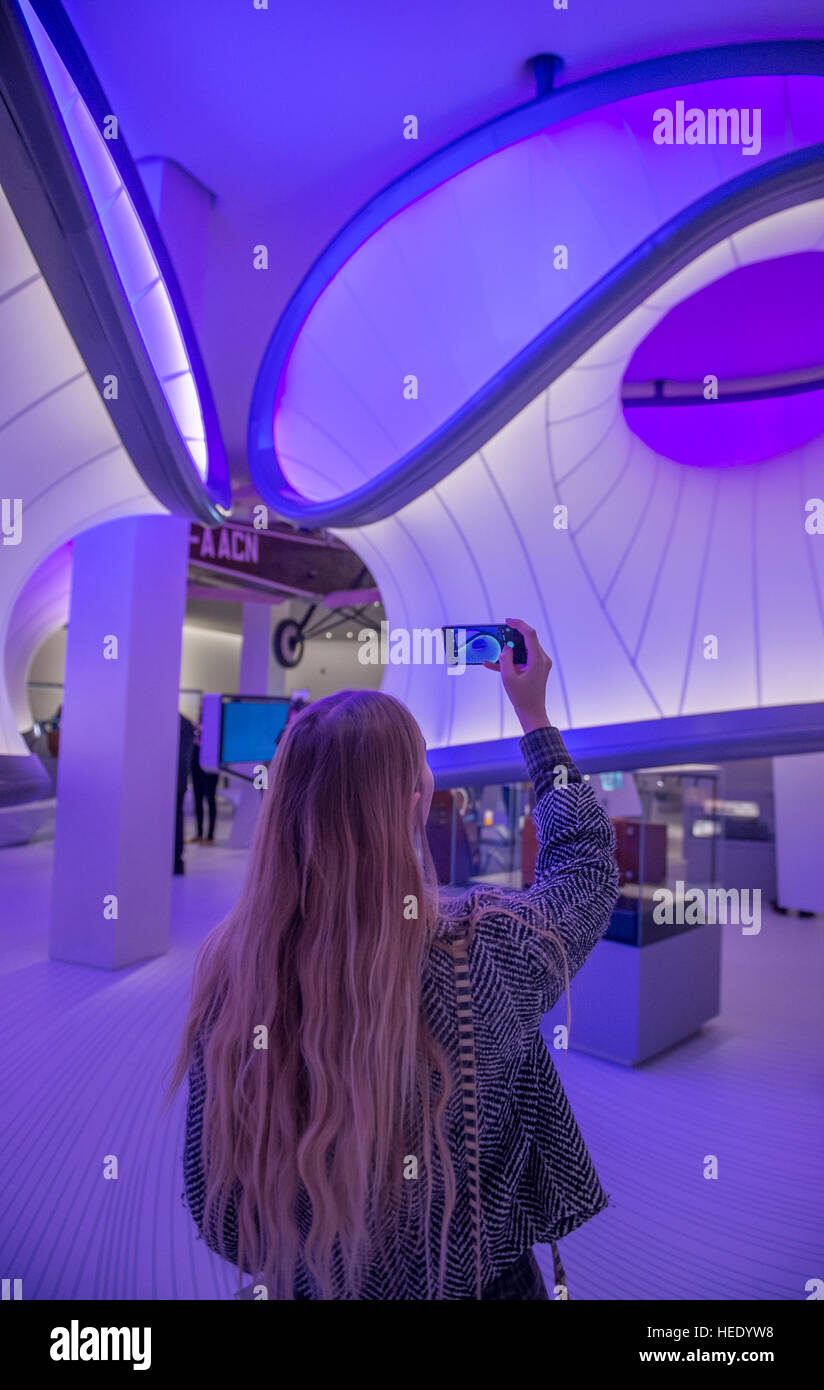 Museo della Scienza di Londra, Regno Unito. Il 7 dicembre 2016. Matematica Il Winton Galleria, premere Anteprima, progettato da Zaha Hadid Architects Foto Stock