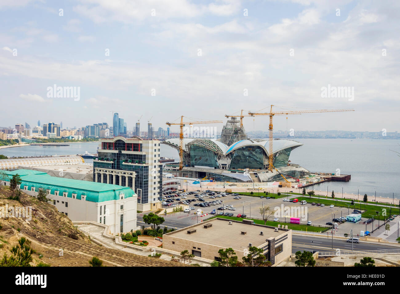 BAKU in Azerbaijan - 23 settembre: Caspian Waterfront shopping mall in costruzione, Baku. Settembre 2017 Foto Stock