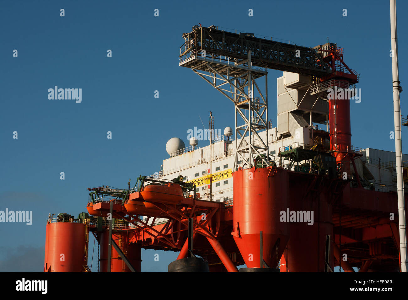 L'enorme alloggio rig il Borgholm Dolphin in fase di ristrutturazione in Belfast cantiere Foto Stock