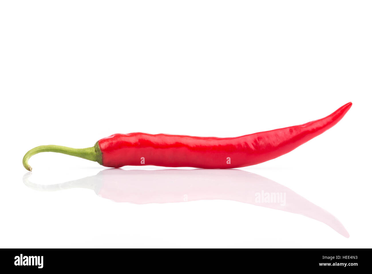 Close up fresco peperoncino tailandese isolati su sfondo bianco Foto Stock