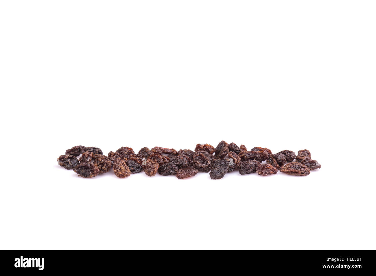 Vicino la pila di raisin isolati su sfondo bianco Foto Stock