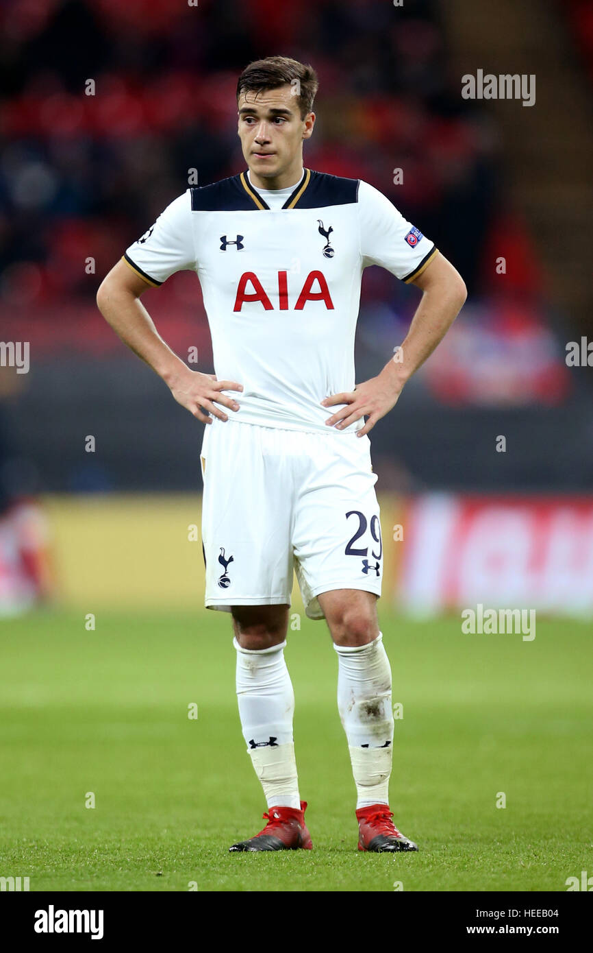 Tottenham Hotspur Harry Winks durante la UEFA Champions League, gruppo e corrispondono allo Stadio di Wembley, Londra. Foto Stock