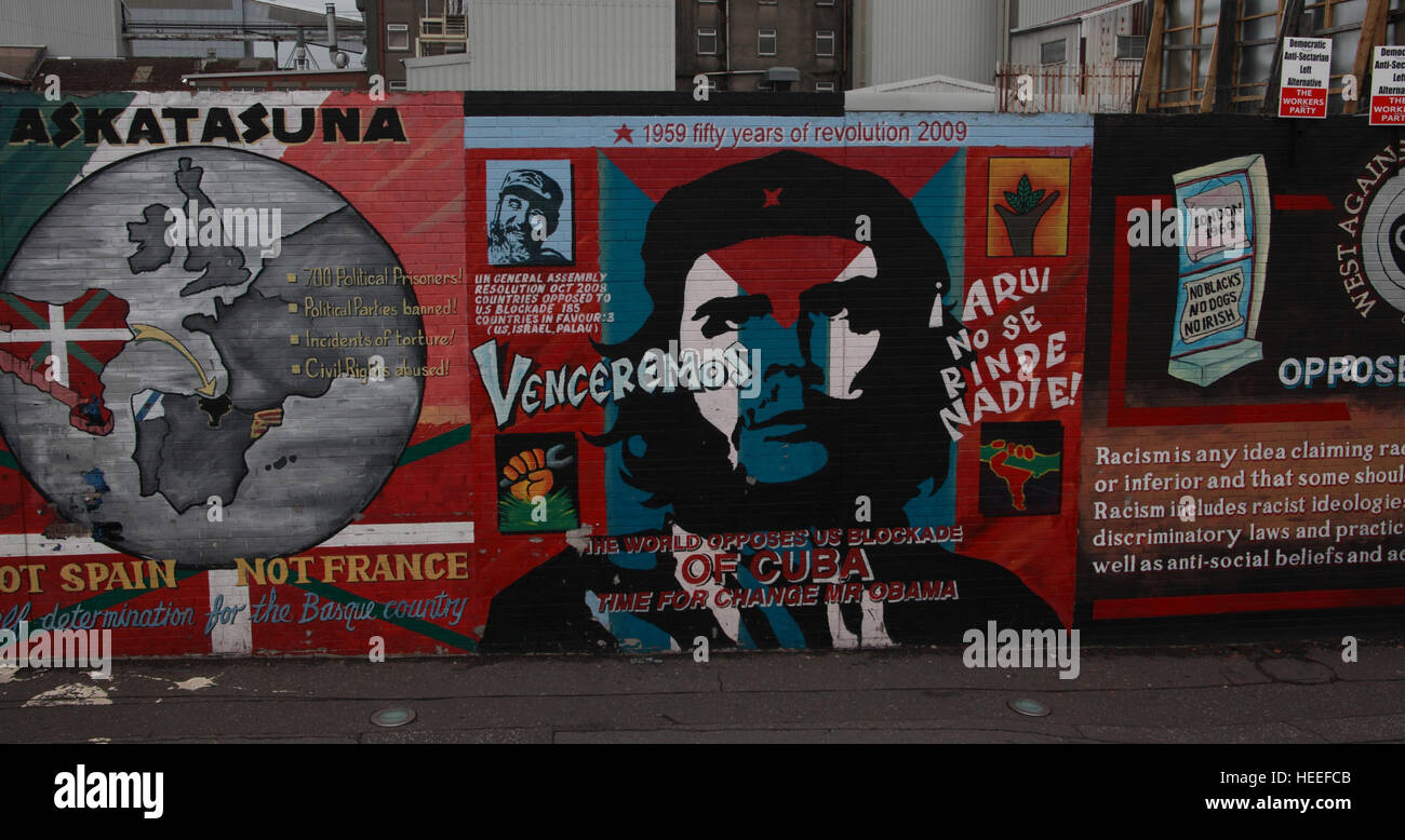 Belfast cade Rd il repubblicano murale - Venceremos Cuba la solidarietà Foto Stock