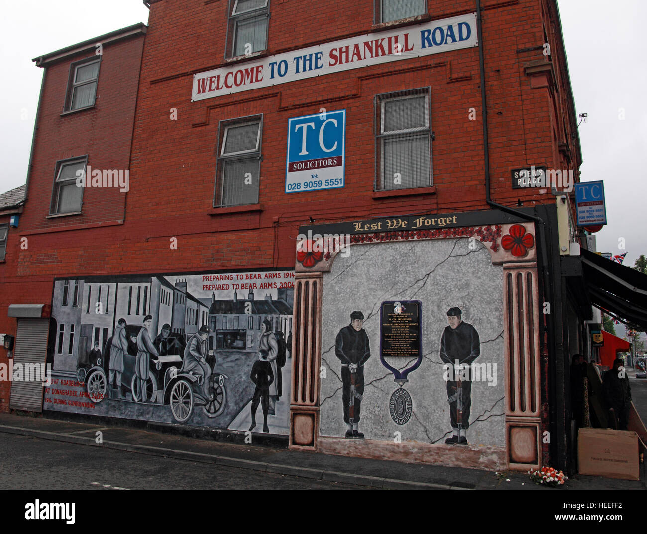 Belfast unionisti lealisti, murale & Benvenuto all'Shankill Road Foto Stock