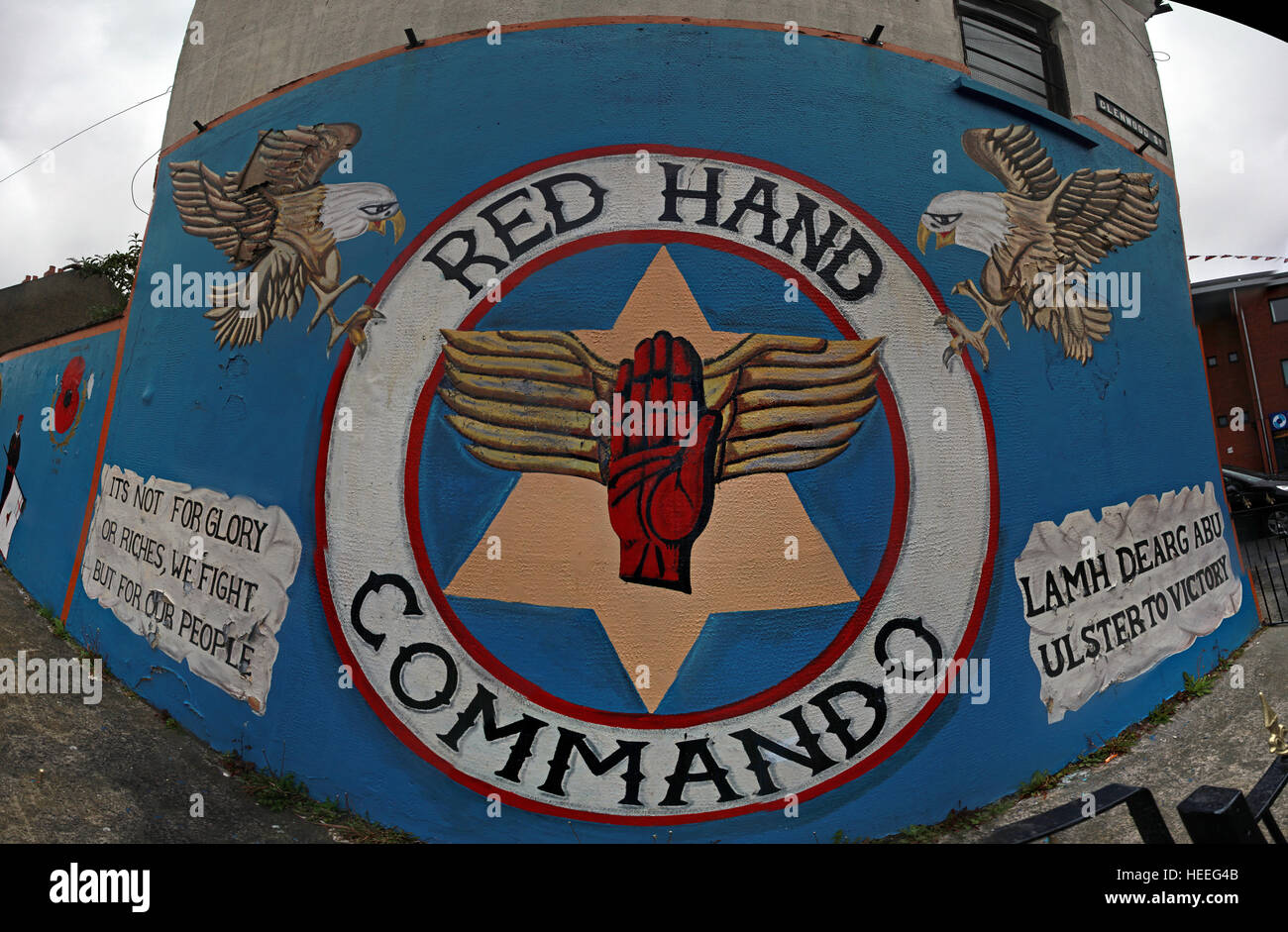 Belfast unionisti lealisti, murales,Mano rossa commando,Glenwood St Foto Stock